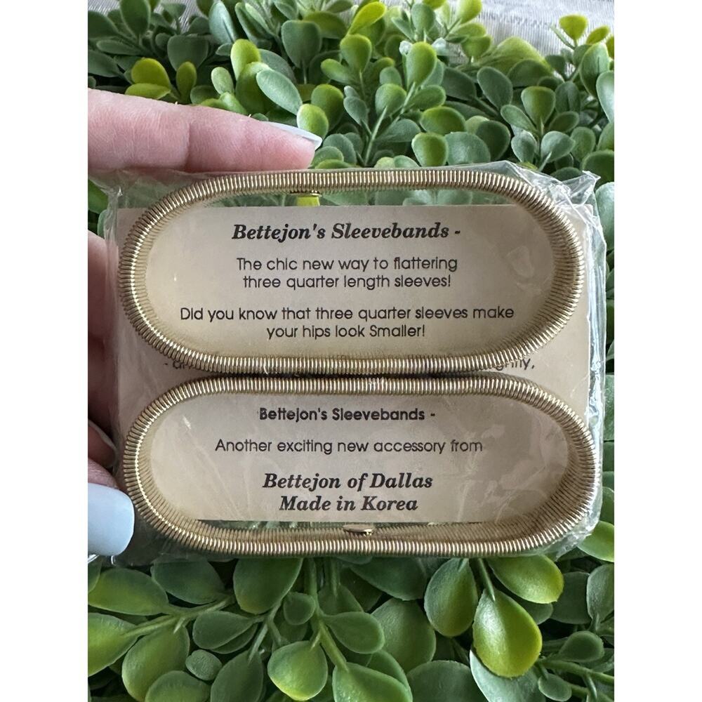 Vintage Bettejon's of Dallas Gold Colored Sleevebands In Original Packaging - Picture 4 of 6